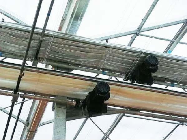 Climate curtain system inside a greenhouse